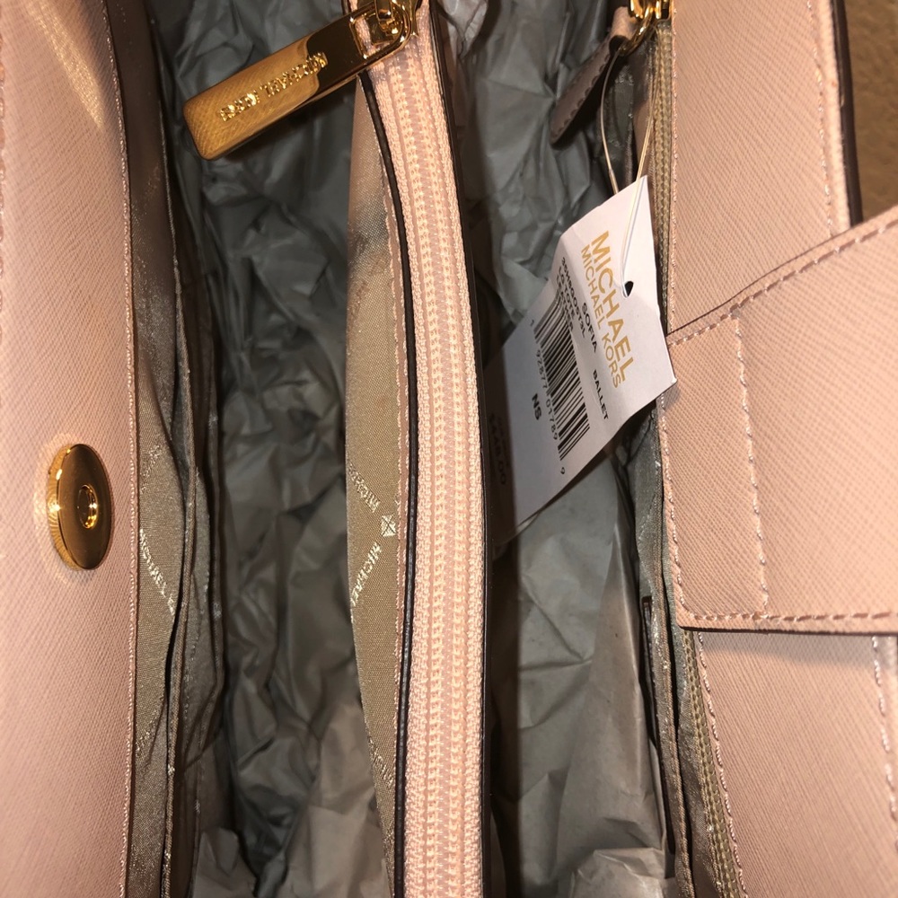 Michael Kors! Brand new with tag🔥🔥🔥 - Picture 7 of 8